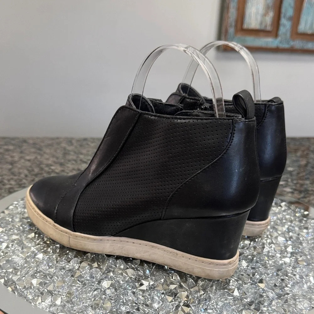 a new day Black Perforated Wedges 7.5
